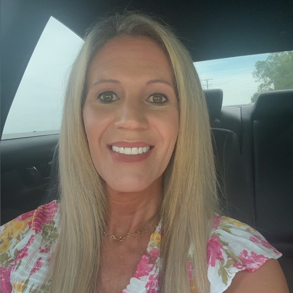 Meet your Posher, Brittany. I have two amazing and beautiful daughters, 14 & 18. - Picture 2 of 8